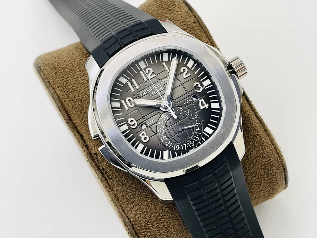 Patek Philippe Aquanaut Steel Blue Dial 40.8mm — photographed off the sweep