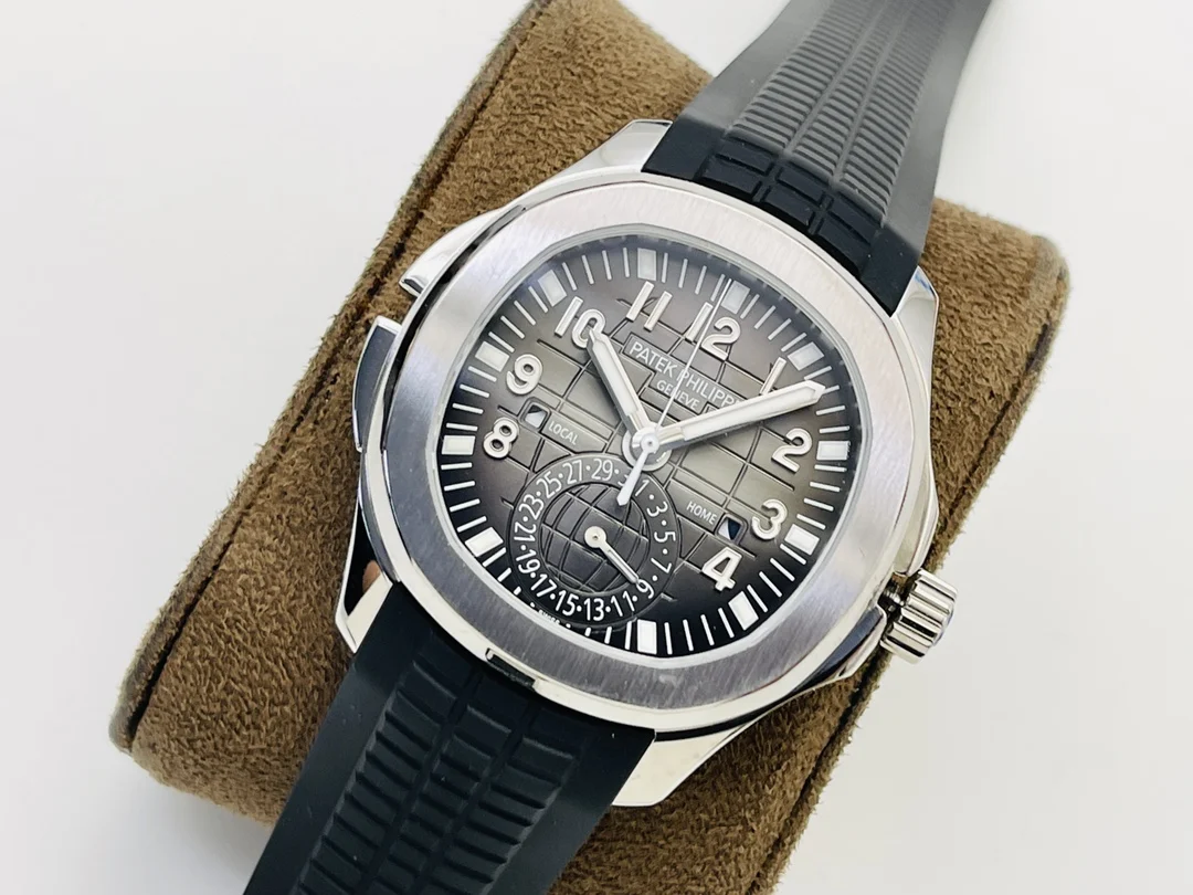 Patek Philippe Aquanaut Steel Blue Dial 40.8mm — photographed off the sweep