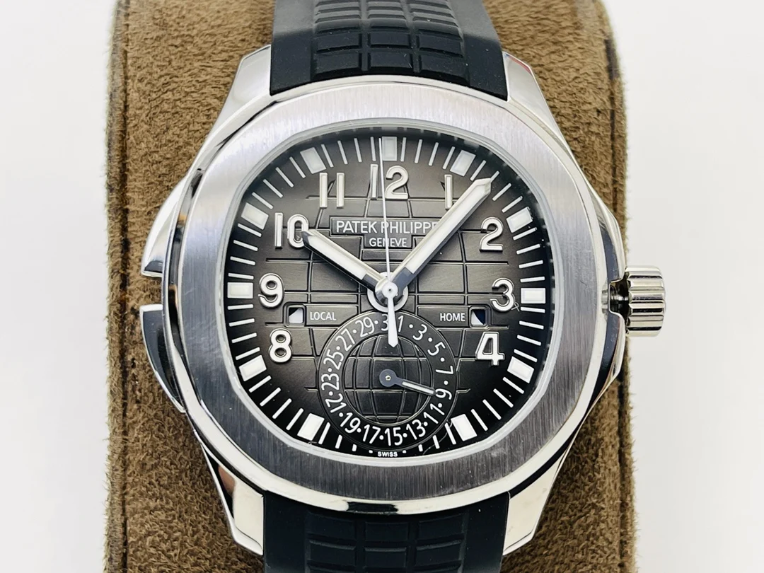 Patek Philippe Aquanaut Steel Blue Dial 40.8mm — photographed off the sweep