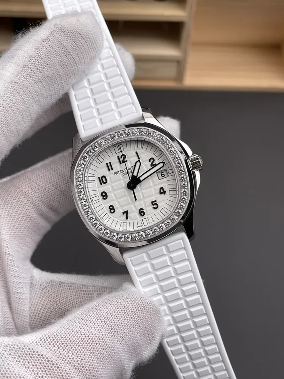 Patek Philippe Aquanaut White Dial Diamond-Set 35.6mm