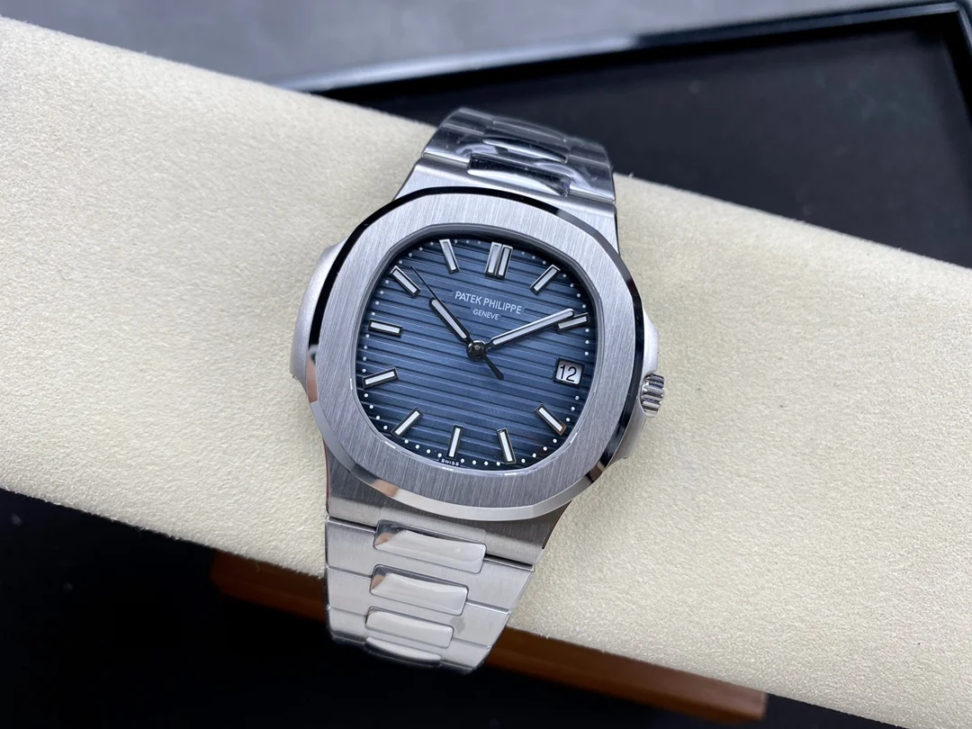 Patek Philippe Nautilus 41mm — photographed off the sweep