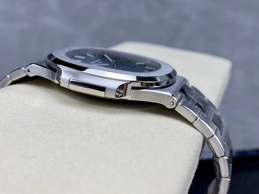 Patek Philippe Nautilus 41mm — photographed off the sweep
