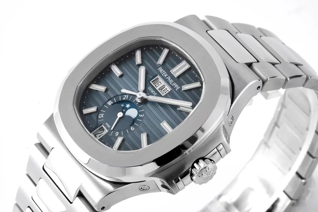 Patek Philippe Nautilus Annual Calendar White Gold 5726 — detail