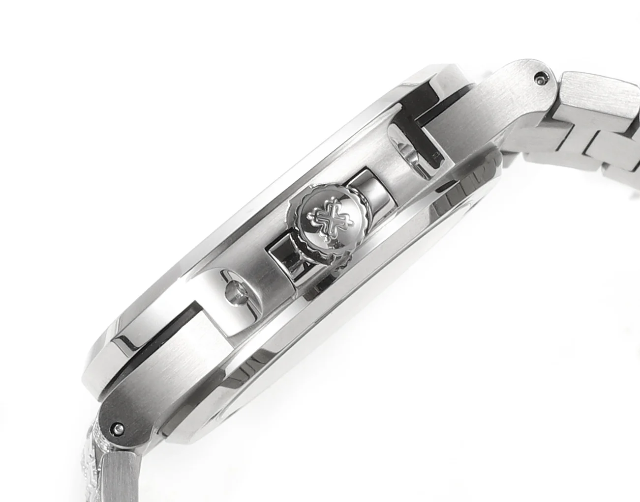 Patek Philippe Nautilus Black Dial Diamond-Set 5711 — detail