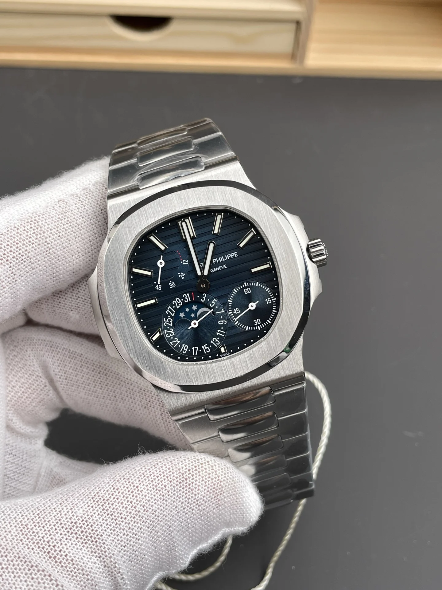 Patek Philippe Nautilus Blue Dial 5712 40mm — photographed off the sweep