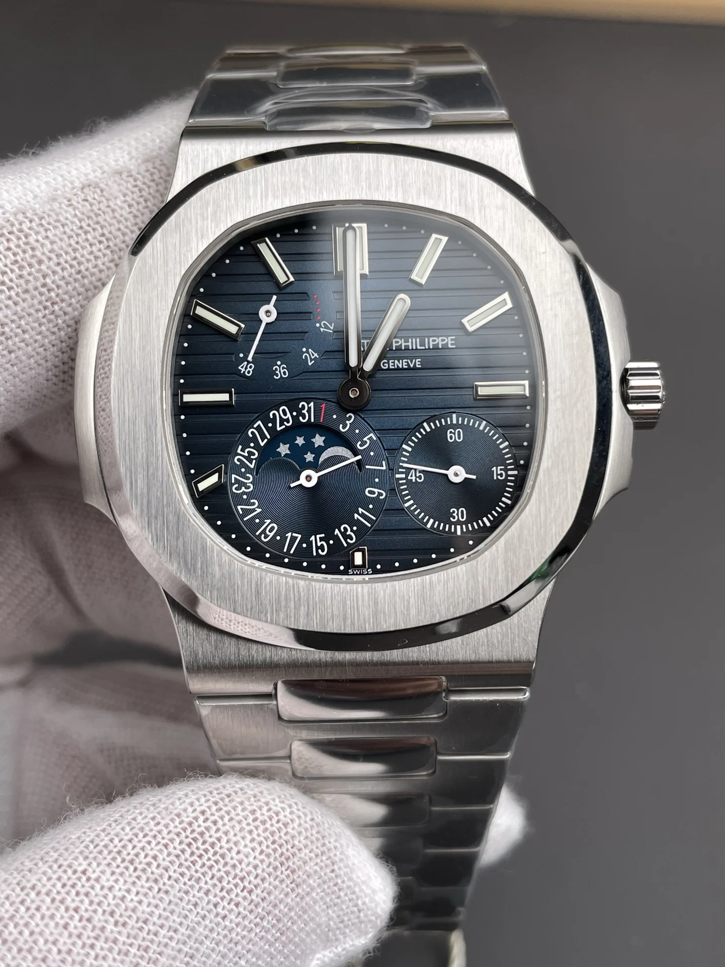 Patek Philippe Nautilus Blue Dial 5712 40mm — photographed off the sweep