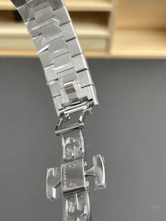 Patek Philippe Nautilus Blue Dial 5712 40mm