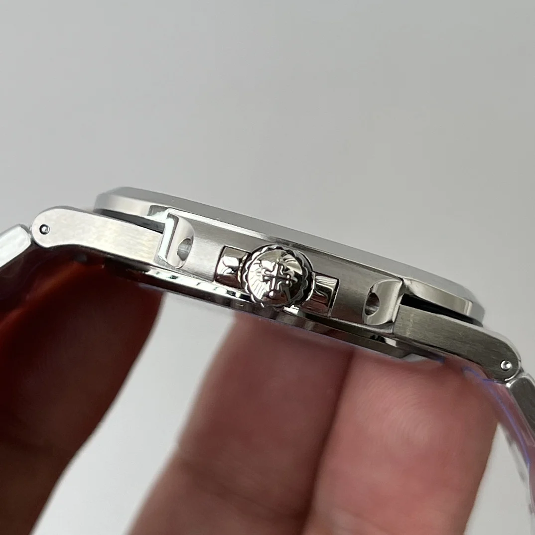 Patek Philippe Nautilus Platinum 41mm — photographed off the sweep