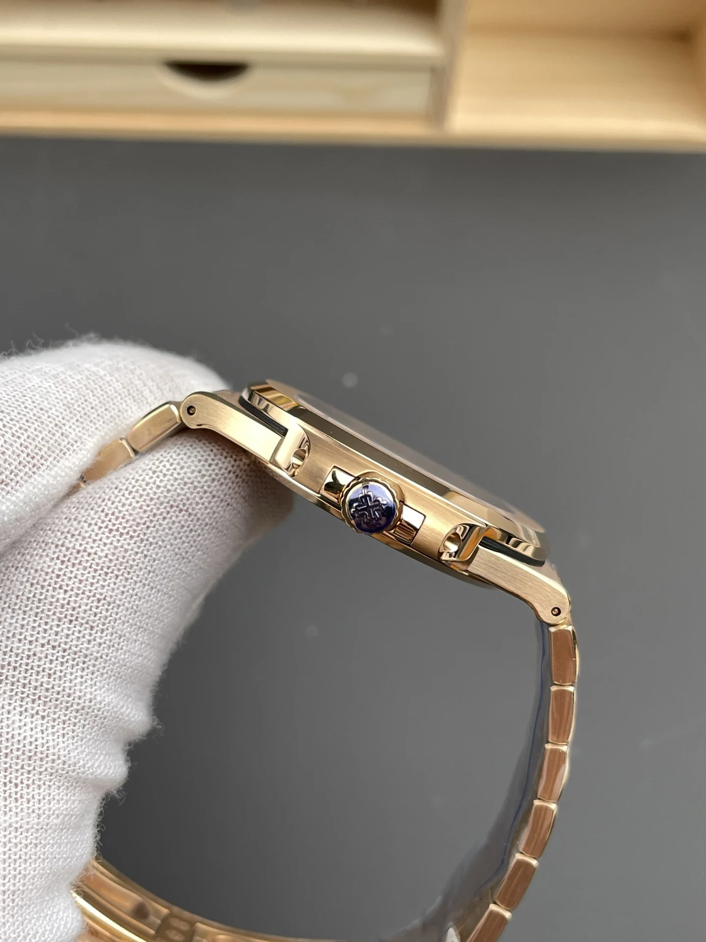 Patek Philippe Nautilus Rose Gold 5711 40mm — photographed off the sweep
