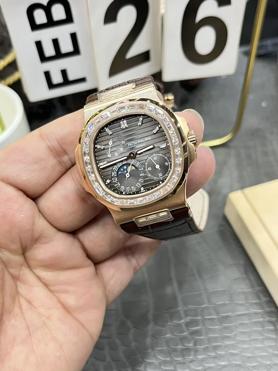 Patek Philippe Nautilus Rose Gold 5712