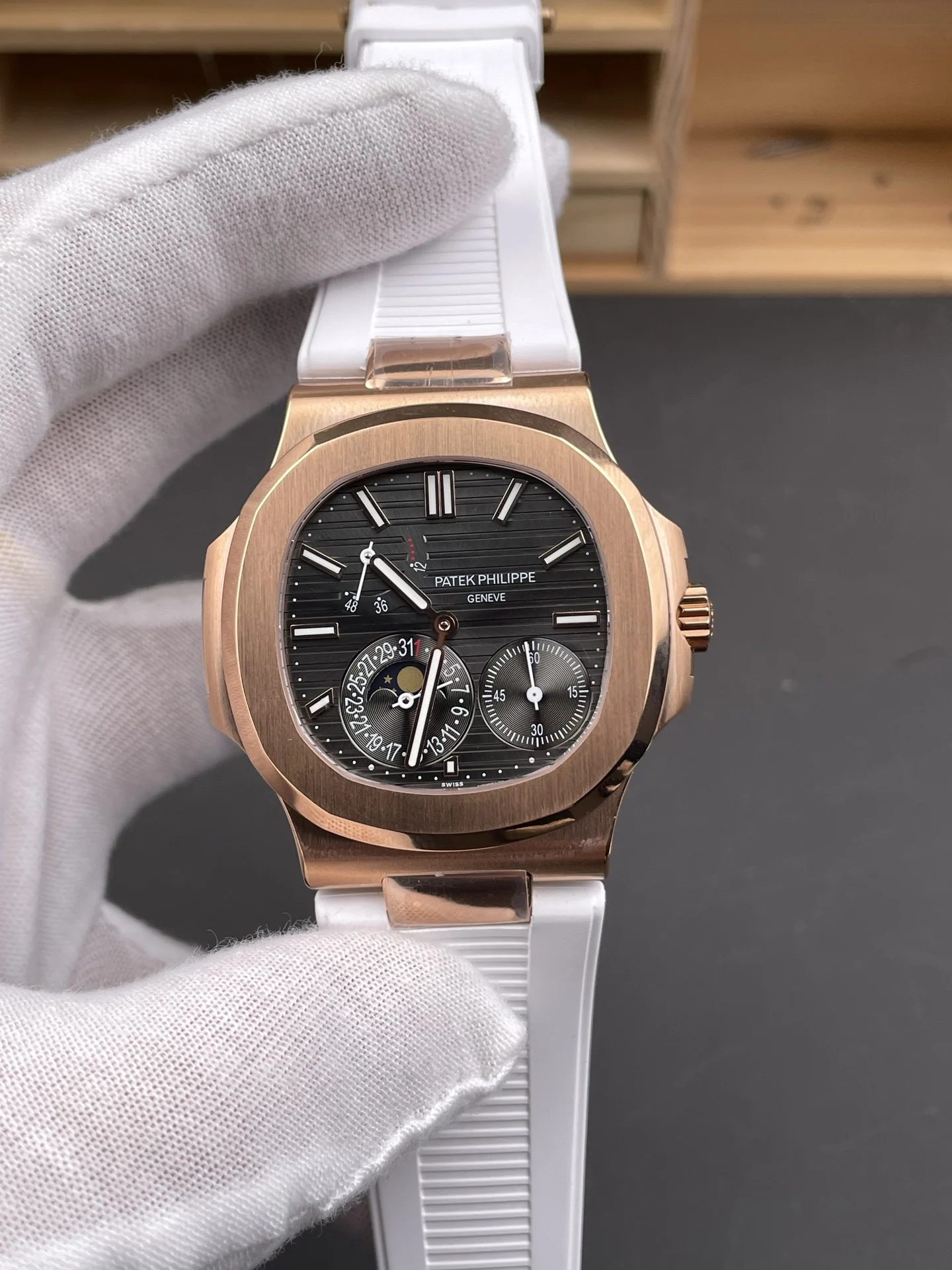Patek Philippe Nautilus Rose Gold Black Dial 5712 40mm — photographed off the sweep