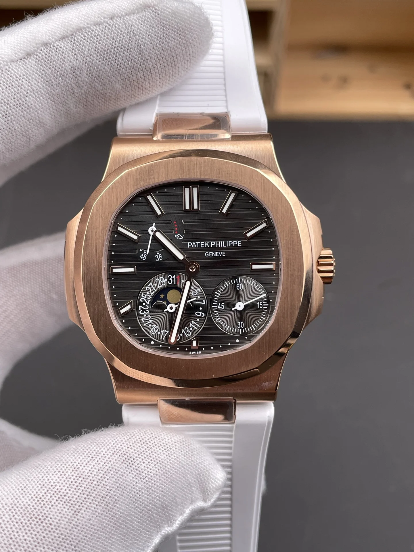 Patek Philippe Nautilus Rose Gold Black Dial 5712 40mm — photographed off the sweep