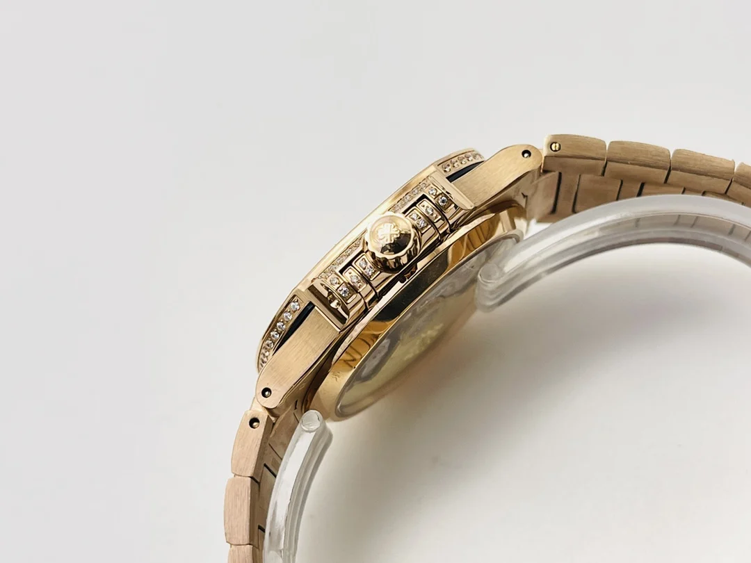 Patek Philippe Nautilus Rose Gold White Dial Diamond-Set 7118 35.2mm — photographed off the sweep