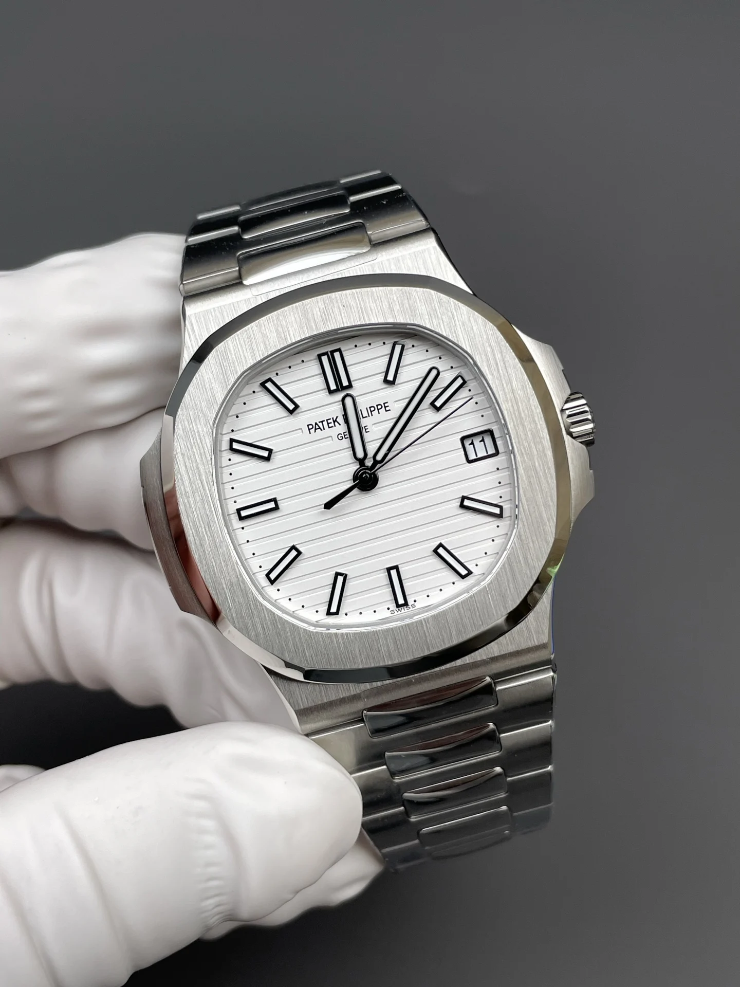 Patek Philippe Nautilus White Dial 5711 40mm — photographed off the sweep