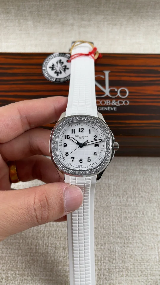 Patek Philippe women's model 5267 collection quartz movement