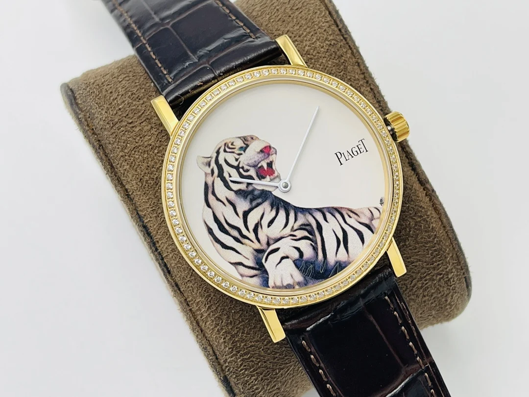 Piaget 40mm — photographed off the sweep