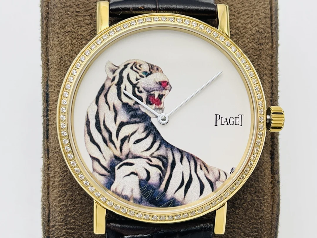 Piaget 40mm — photographed off the sweep