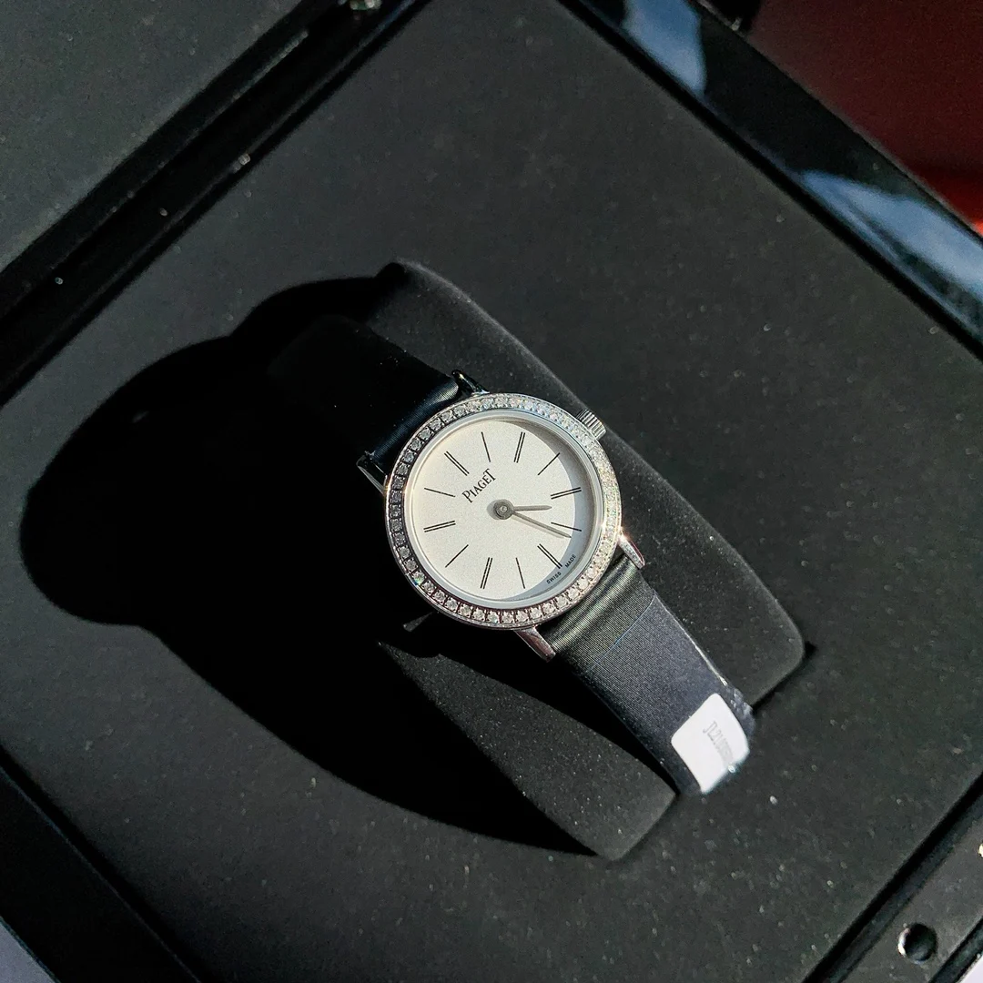 Piaget Altiplano Steel 24mm β photographed off the sweep