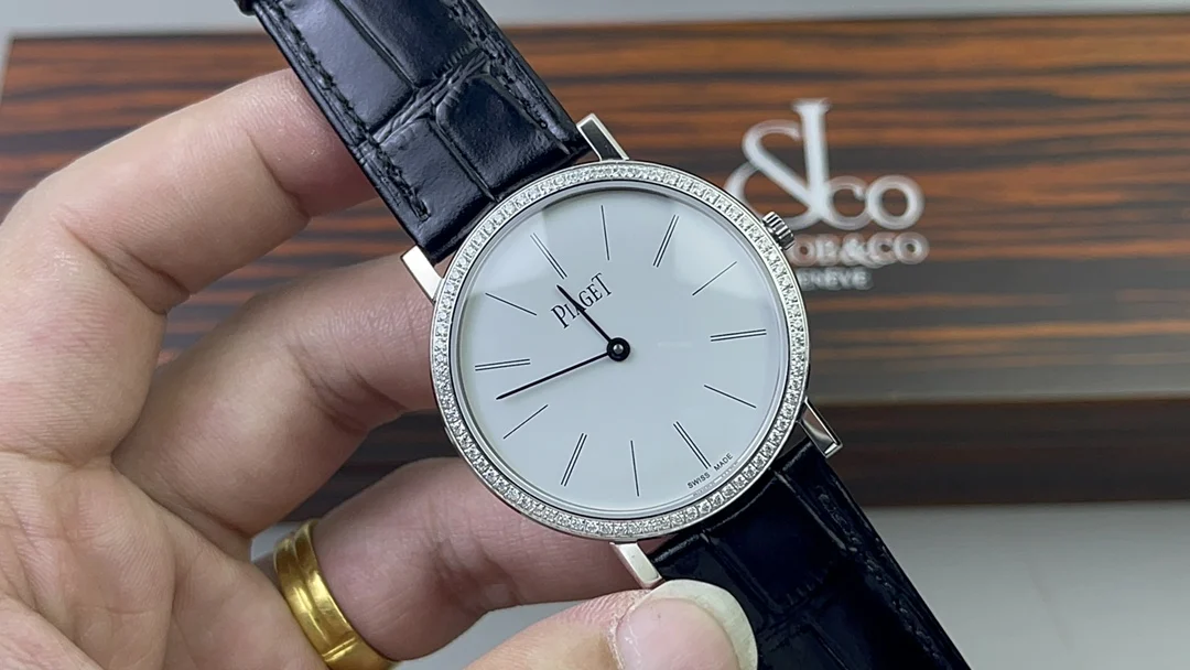 Piaget Diamond-Set — photographed off the sweep