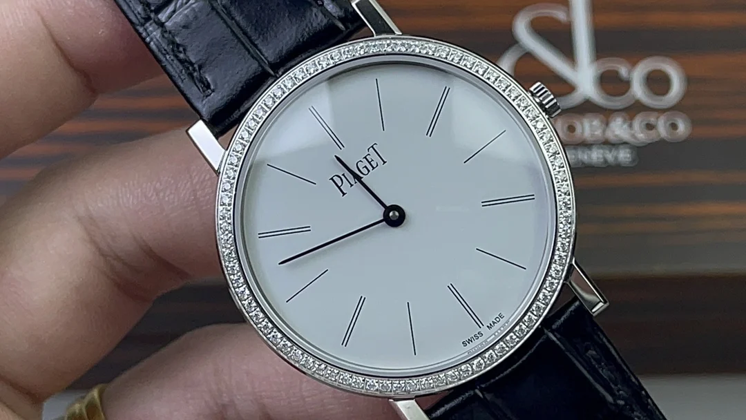 Piaget Diamond-Set — photographed off the sweep
