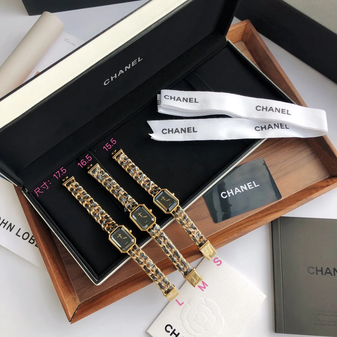 Please see the size chart below and order according to your wrist — photographed off the sweep