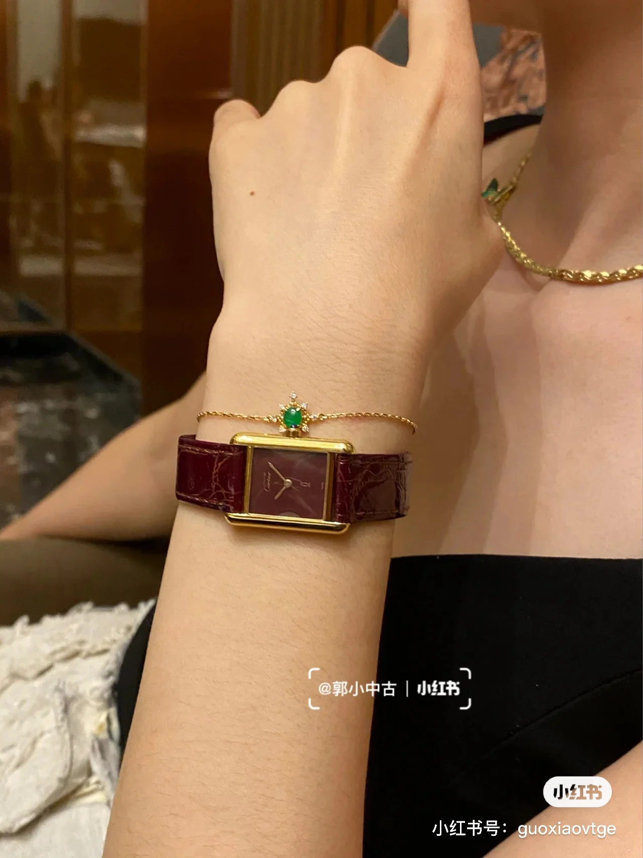 Popular on Xiaohongshu — photographed off the sweep