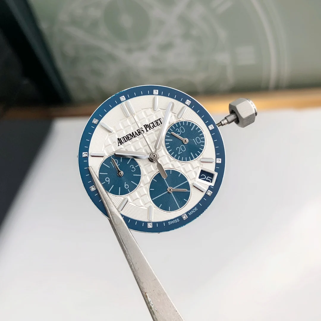Professional technicians disassembled various parts and took — photographed off the sweep