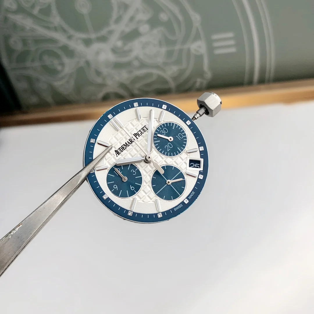 Professional technicians disassembled various parts and took — photographed off the sweep
