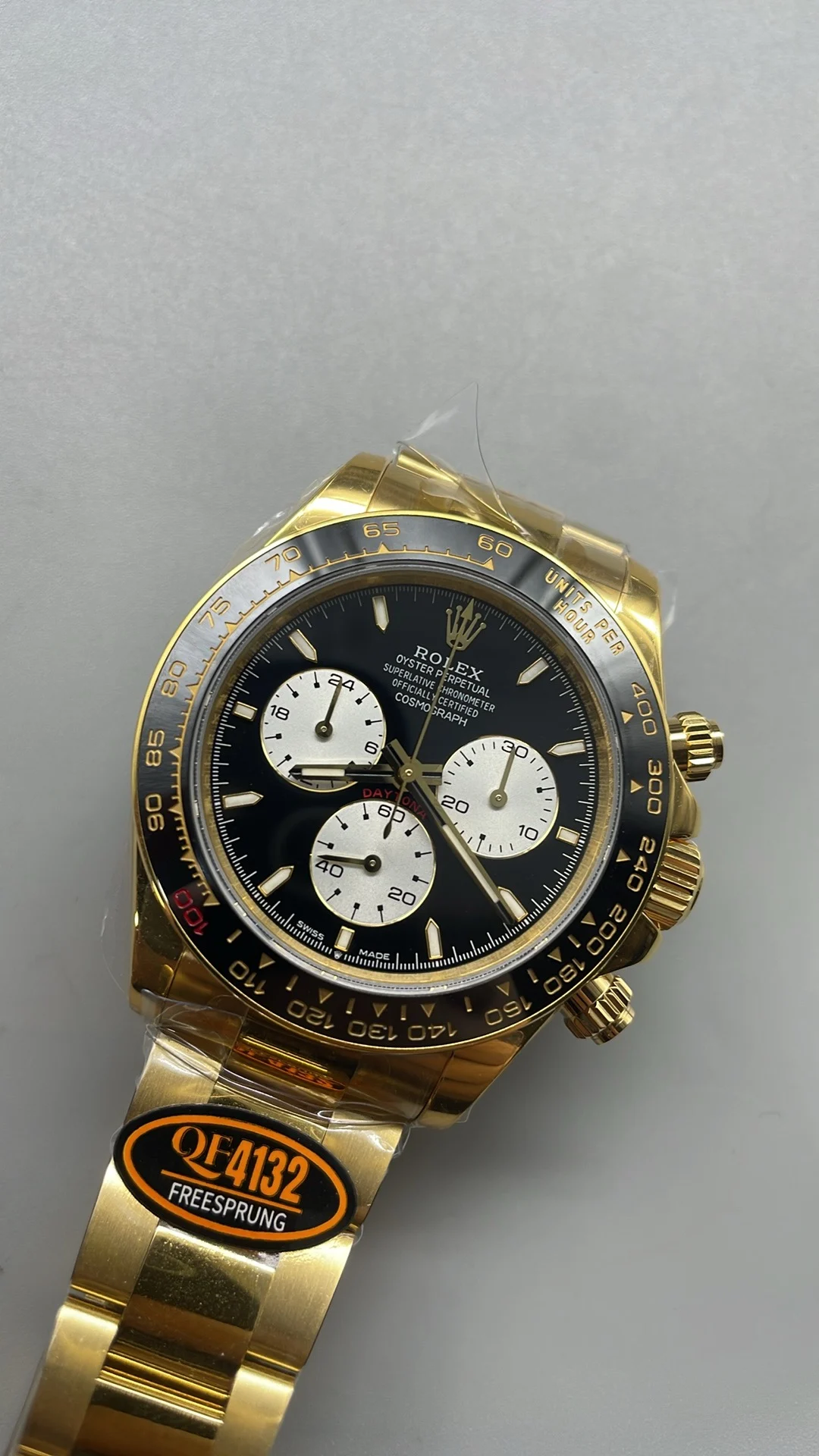 QF, gold, Le Mans, free-sprung balance — photographed off the sweep