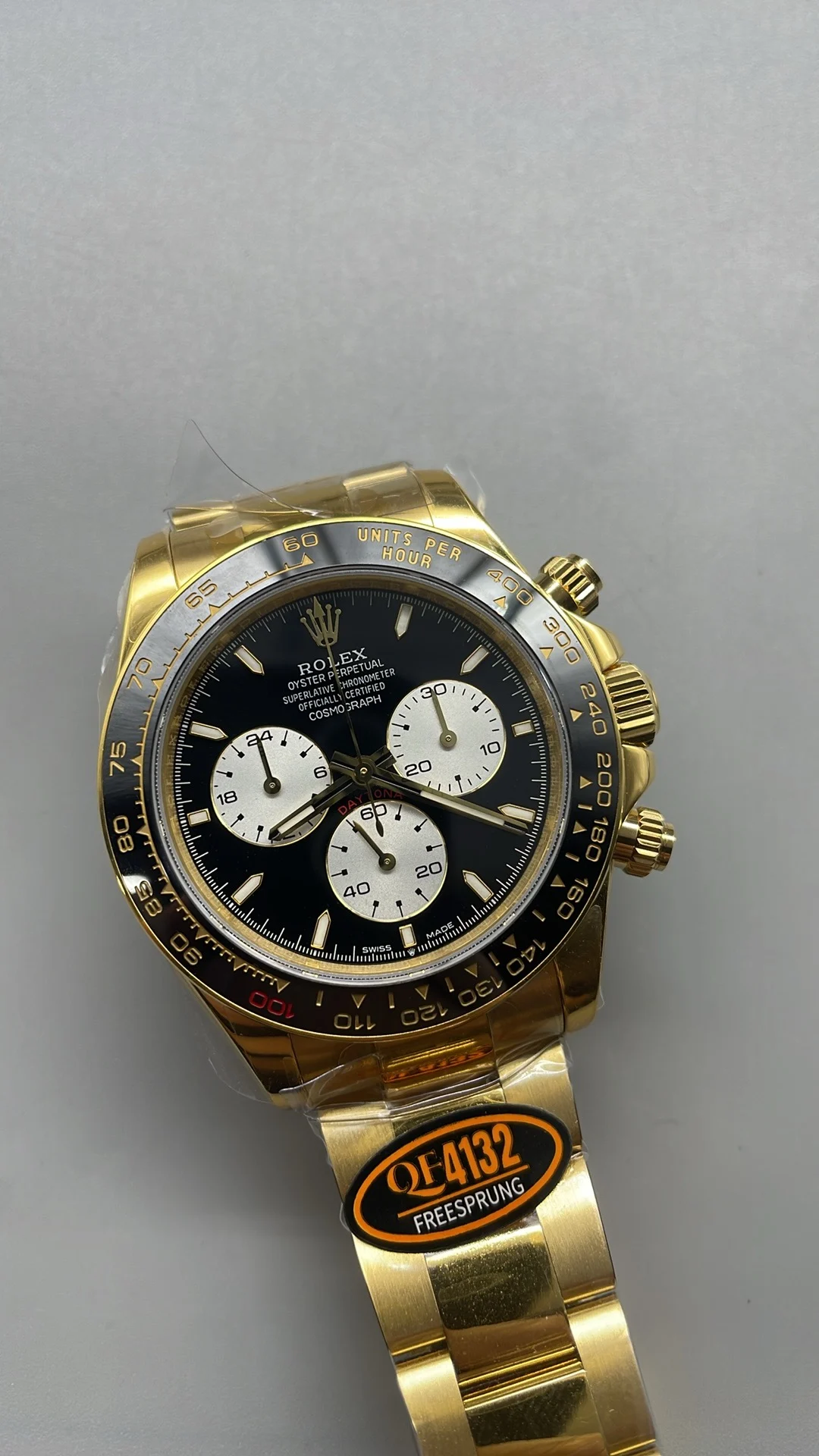 QF, gold, Le Mans, free-sprung balance — photographed off the sweep