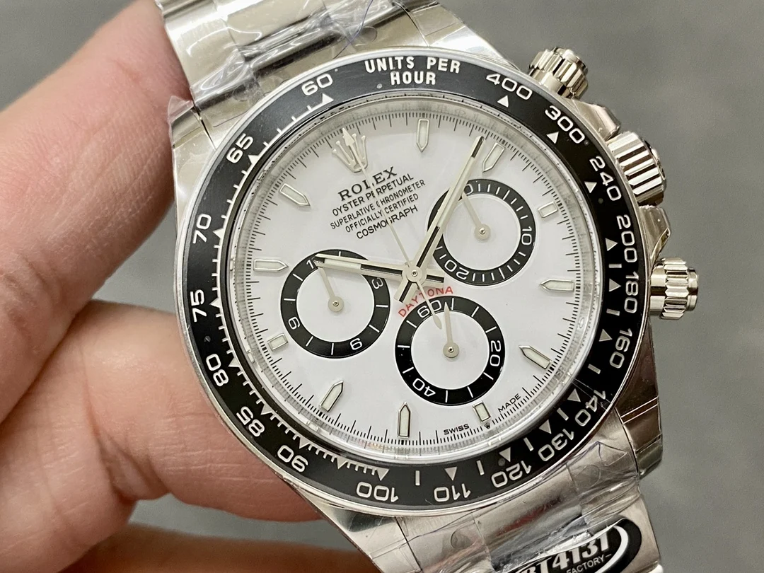 Rolex Daytona 40mm — photographed off the sweep