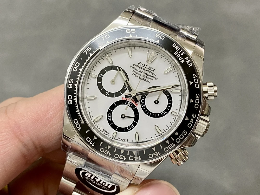 Rolex Daytona 40mm — photographed off the sweep