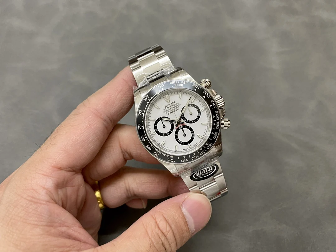 Rolex Daytona 40mm — photographed off the sweep