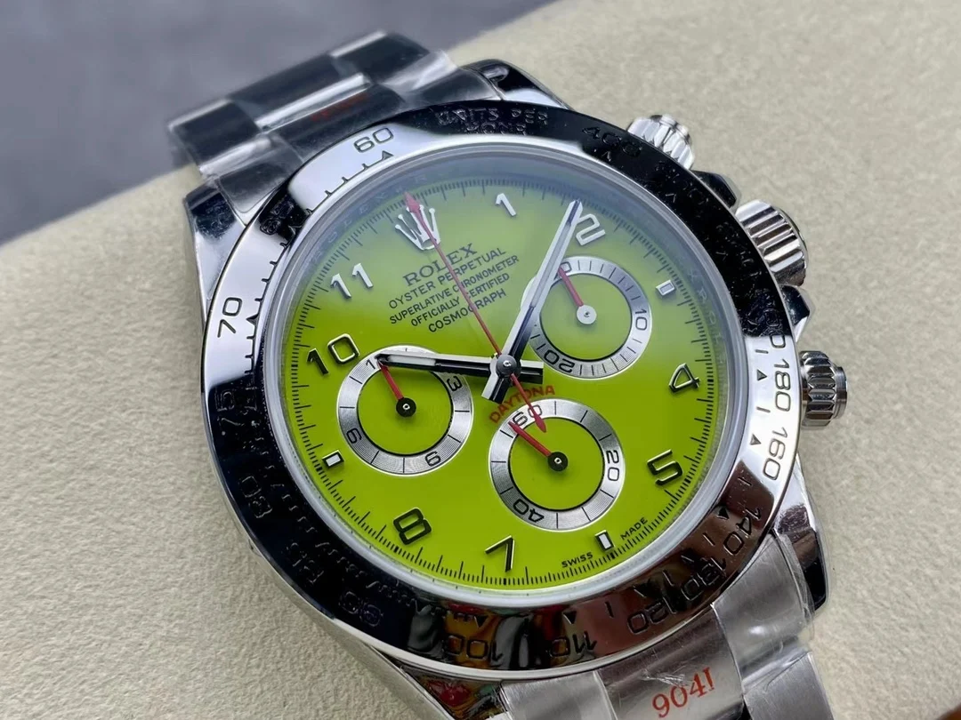 Rolex Daytona 40mm — photographed off the sweep
