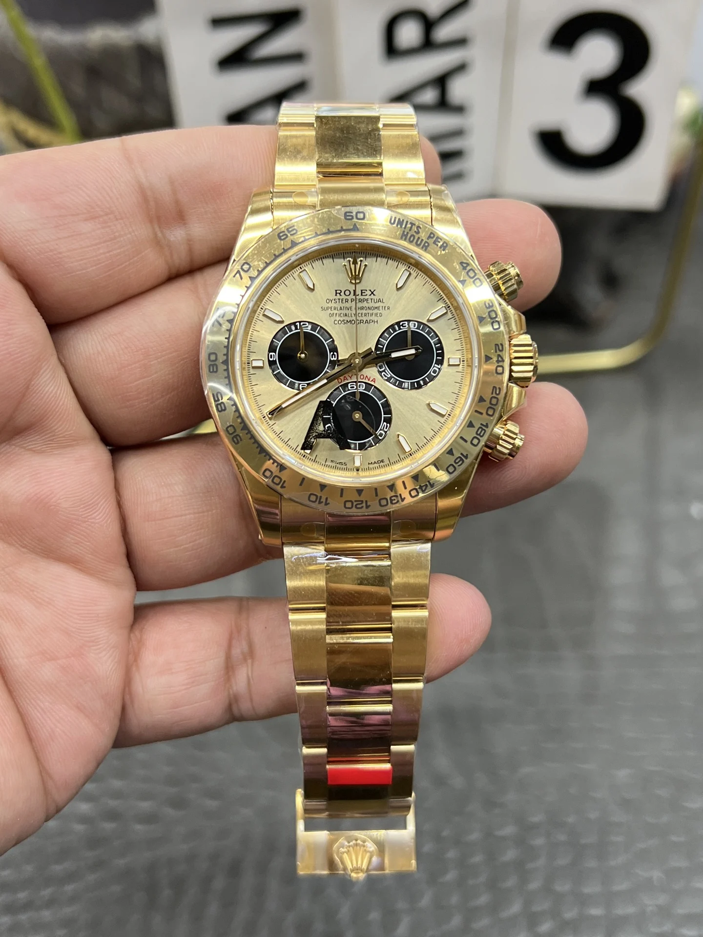 Rolex Daytona 40mm — photographed off the sweep