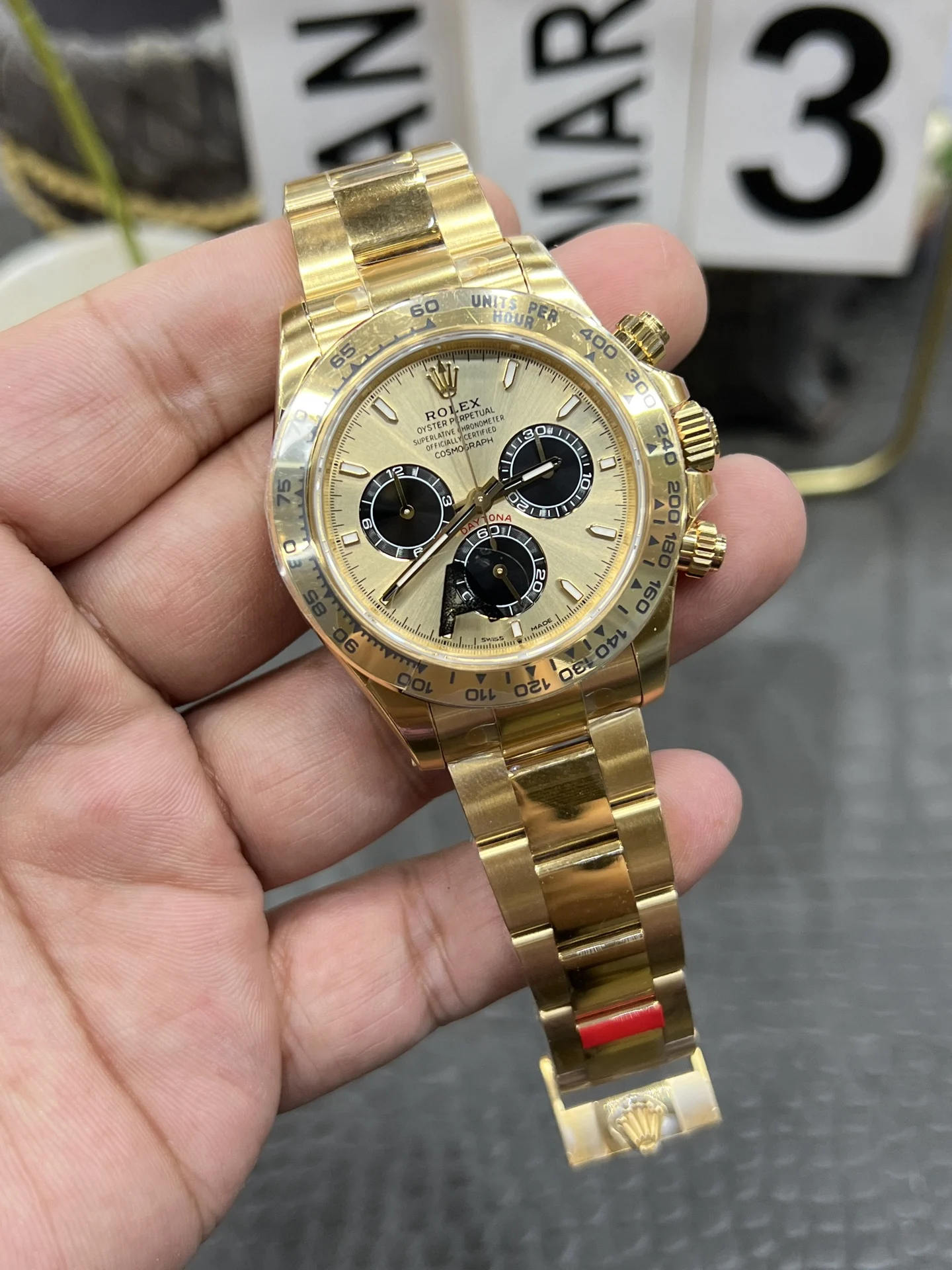 Rolex Daytona 40mm — photographed off the sweep