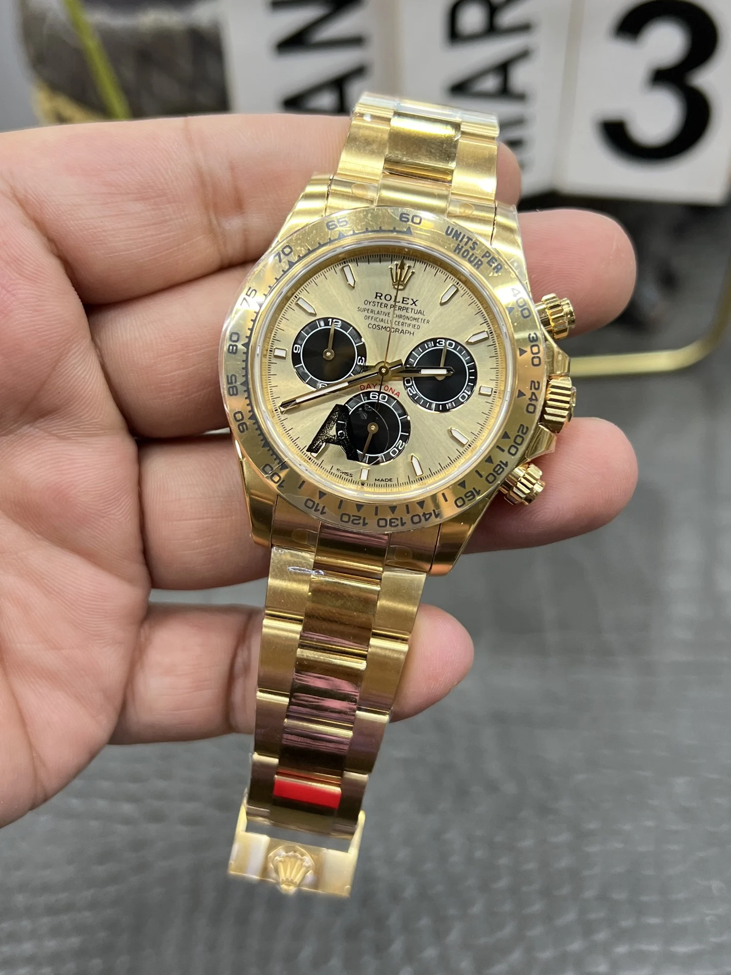 Rolex Daytona 40mm — photographed off the sweep