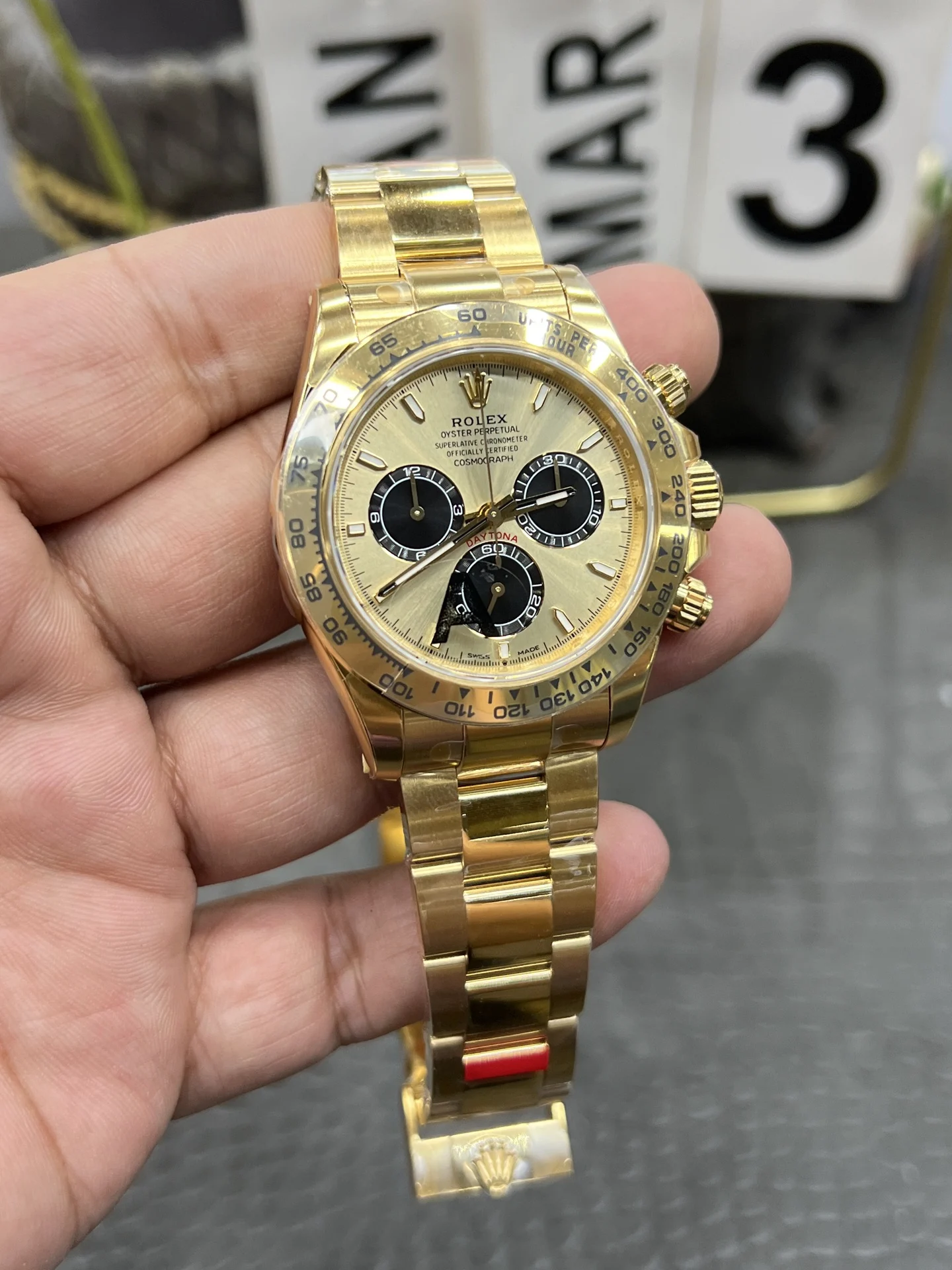 Rolex Daytona 40mm — photographed off the sweep