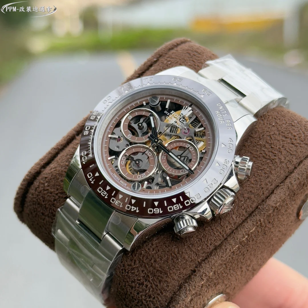 Rolex Daytona Carbon — photographed off the sweep