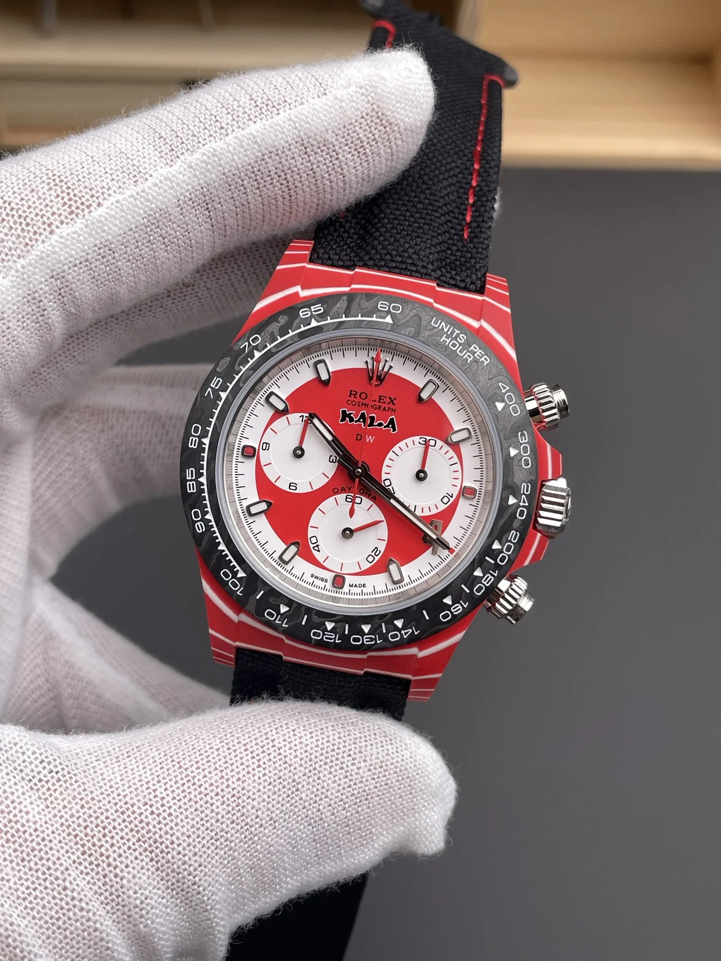 Rolex Daytona Carbon 40mm — photographed off the sweep