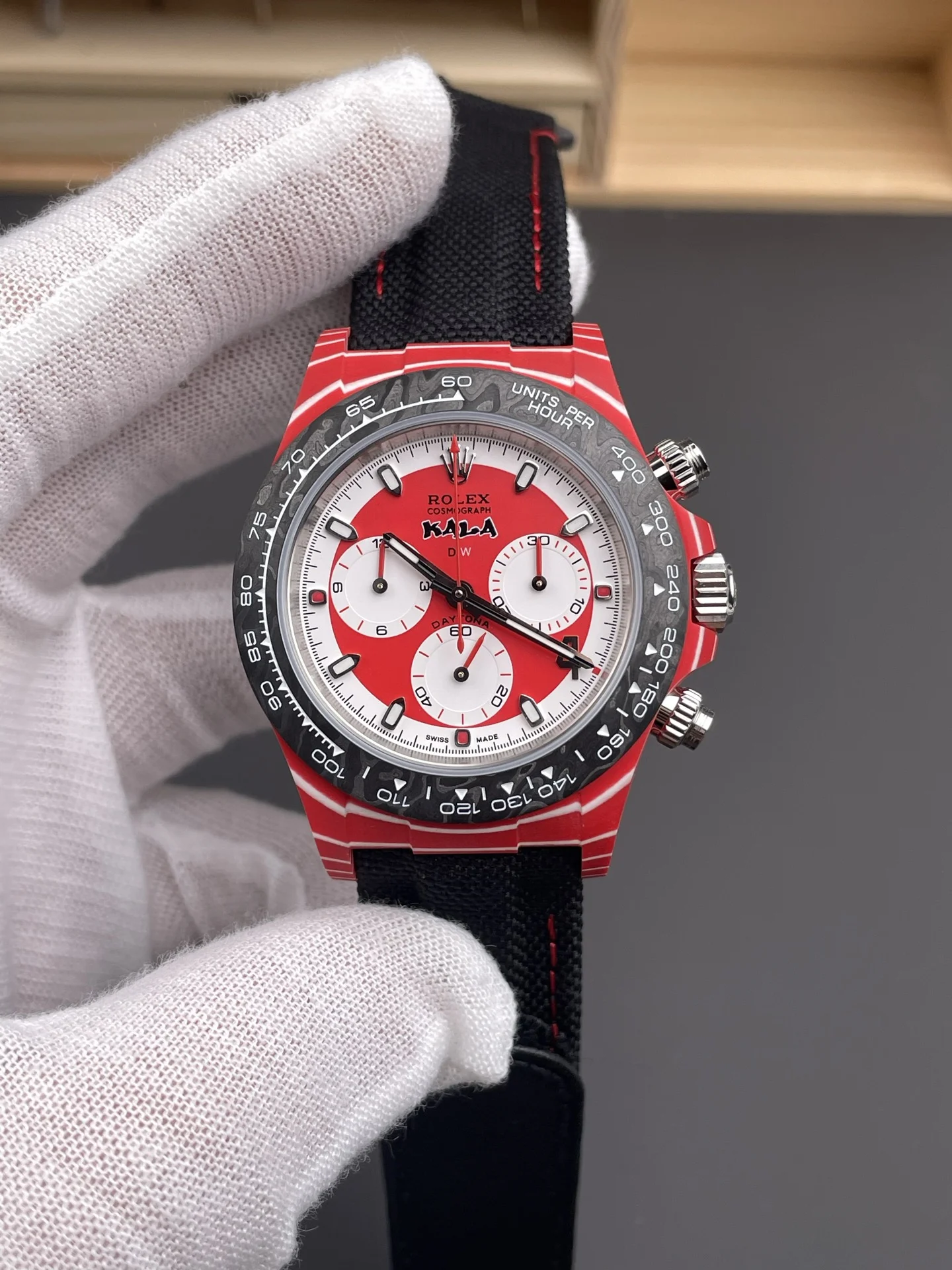 Rolex Daytona Carbon 40mm — photographed off the sweep