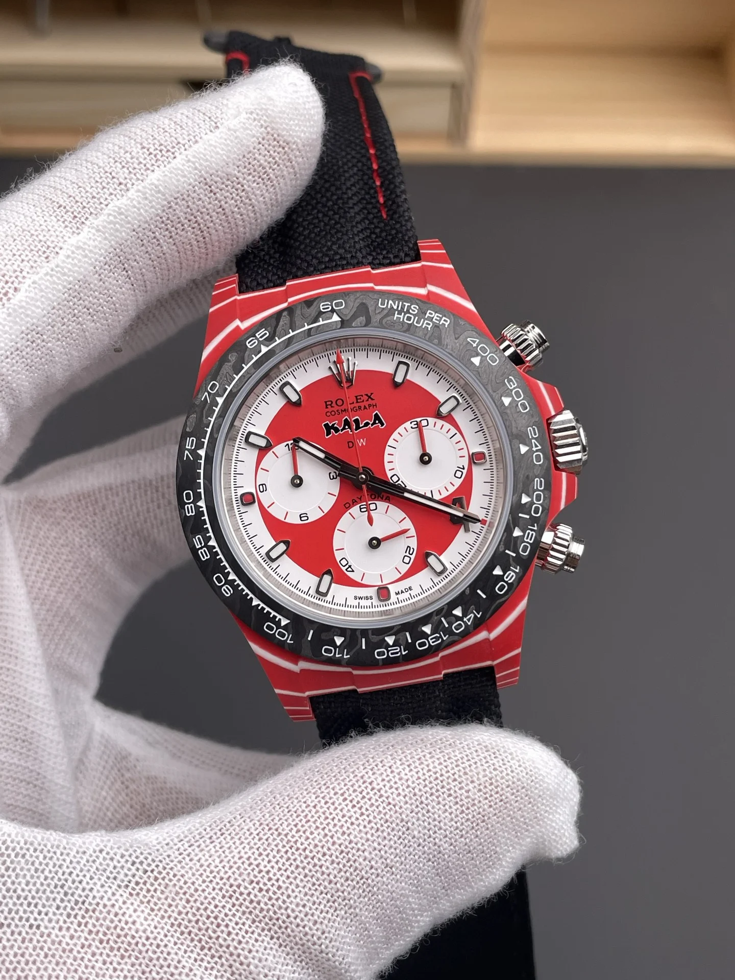 Rolex Daytona Carbon 40mm — photographed off the sweep