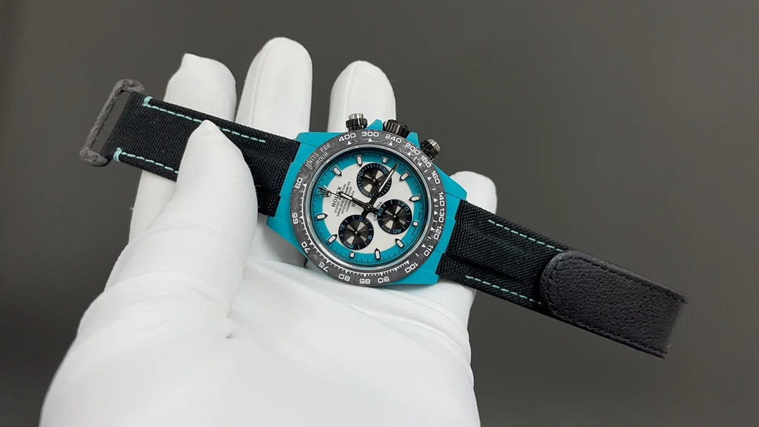 Rolex Daytona Carbon 40mm — photographed off the sweep