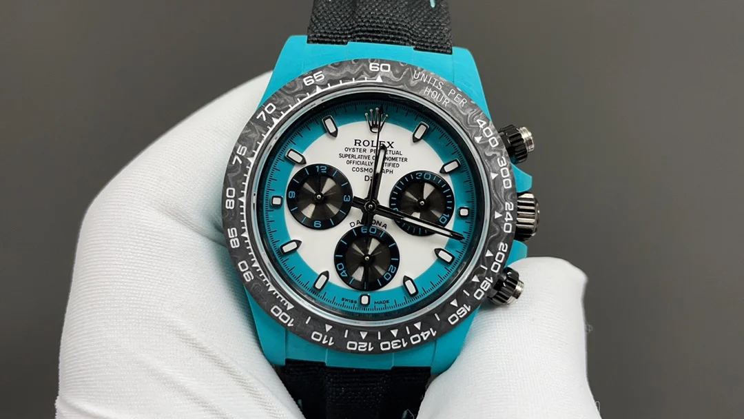 Rolex Daytona Carbon 40mm — photographed off the sweep