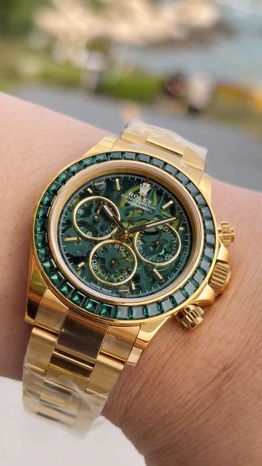 Rolex Daytona Carbon Green Dial — photographed off the sweep