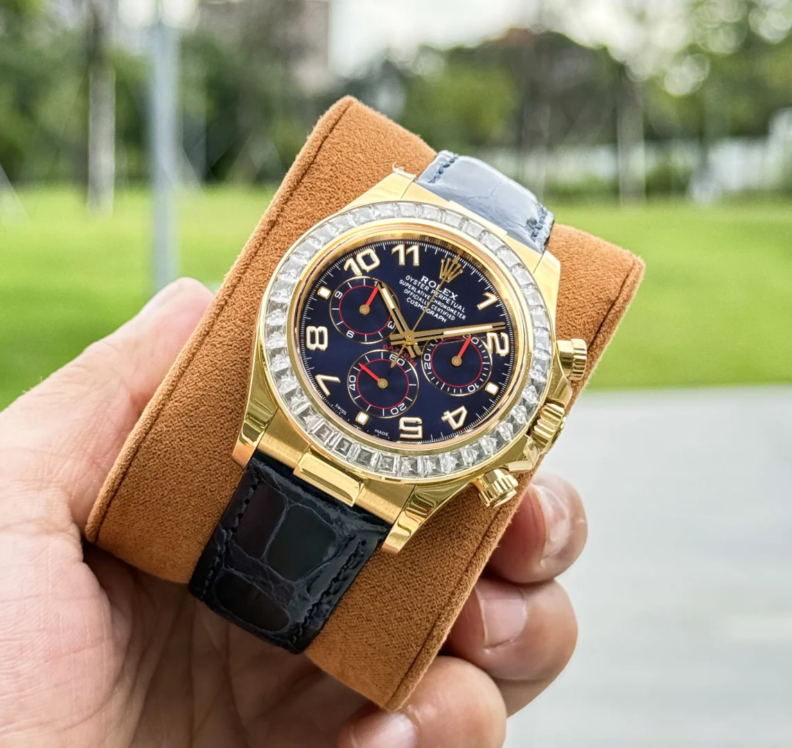 Rolex Daytona Carbon — photographed off the sweep