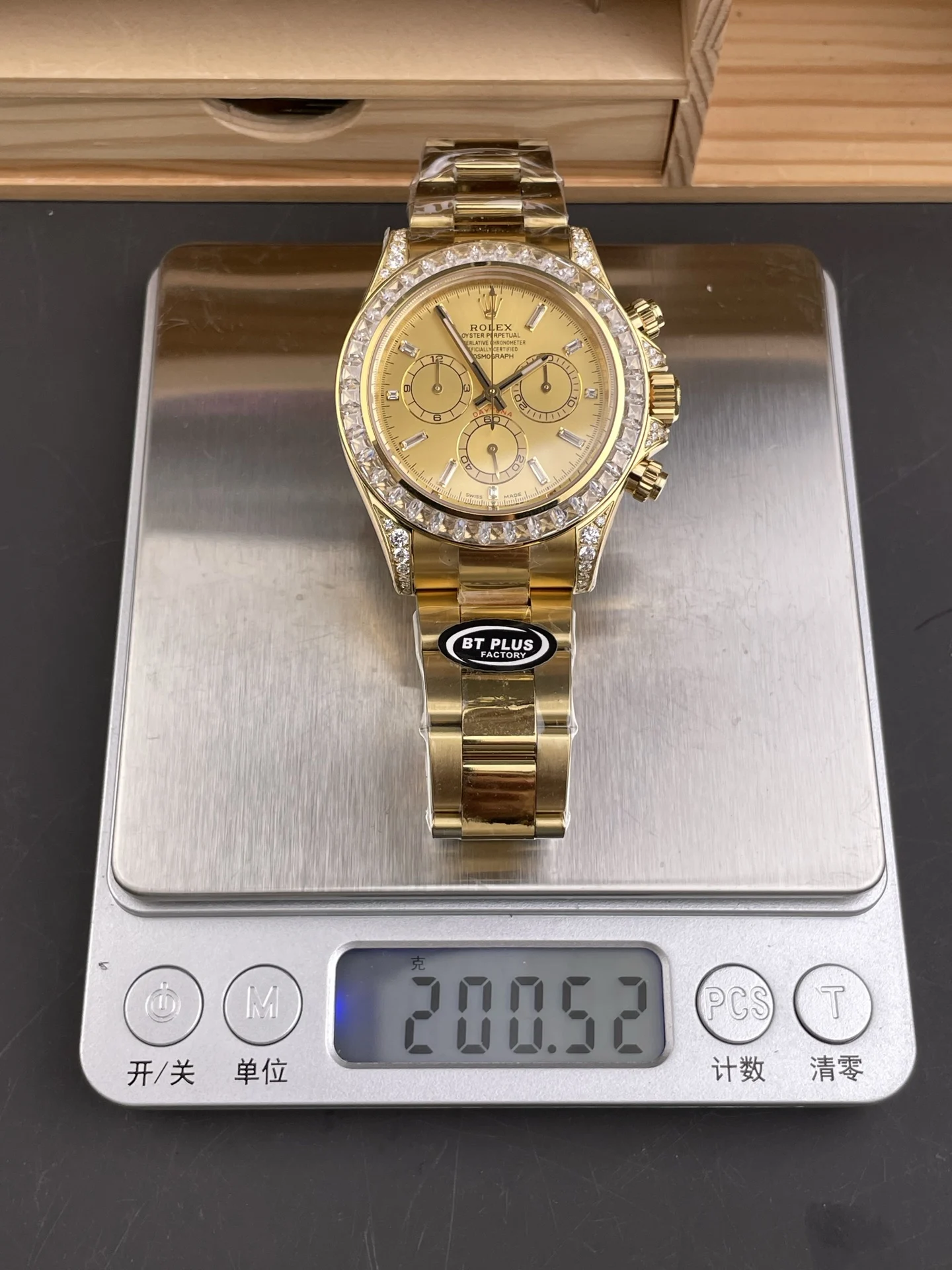 Rolex Daytona Diamond-Set 40mm — photographed off the sweep