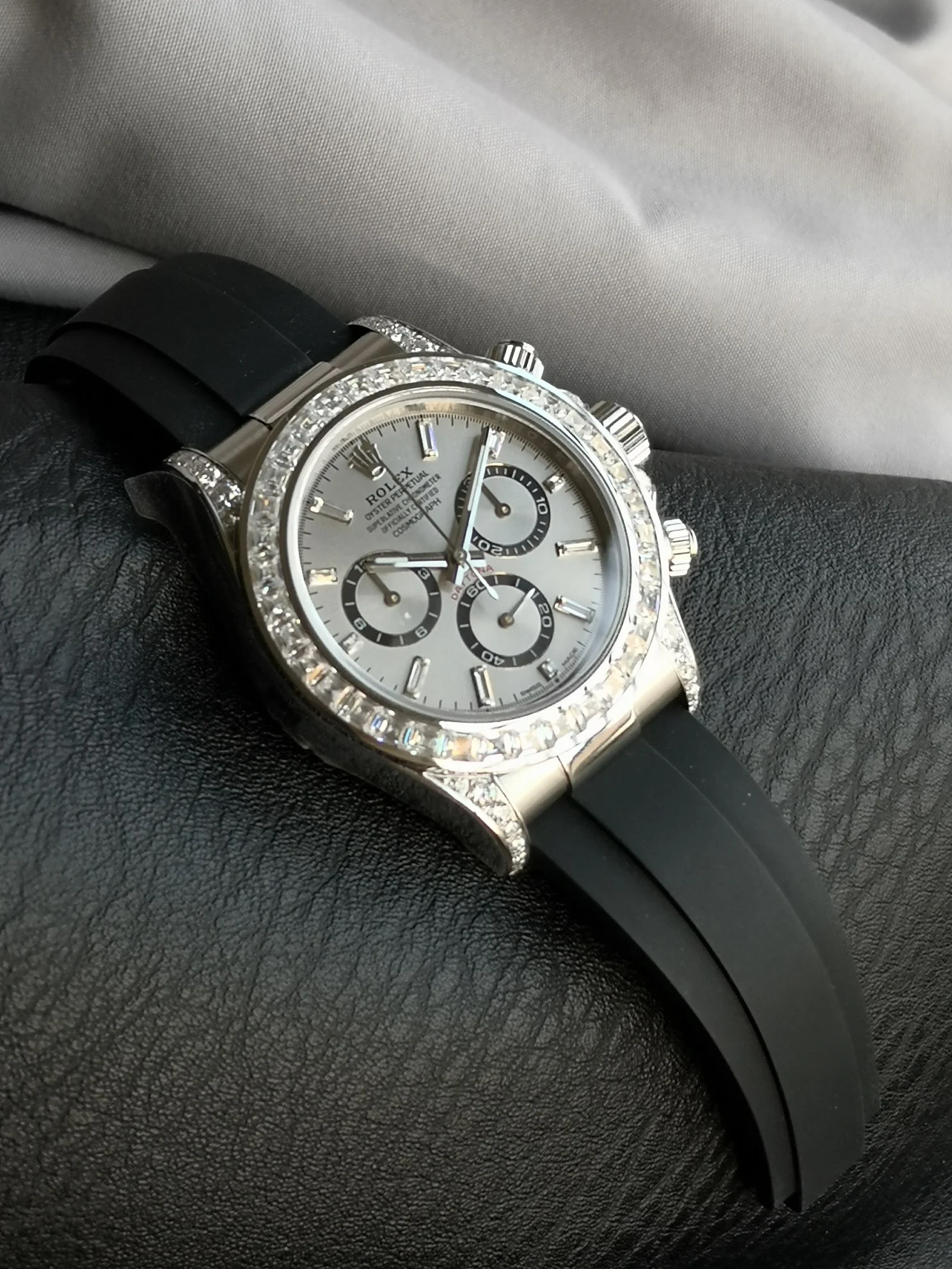 Rolex Daytona Diamond-Set — photographed off the sweep
