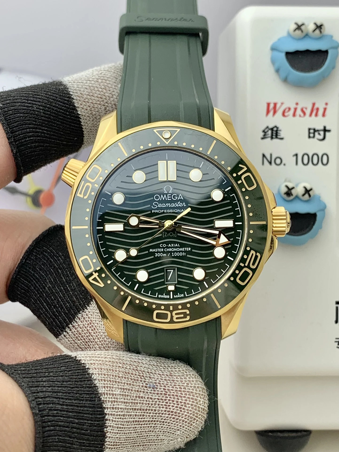 Rolex Daytona Green Dial 42mm — photographed off the sweep