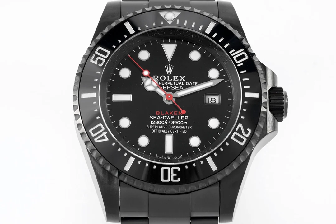 Rolex Sea-Dweller Platinum — detail